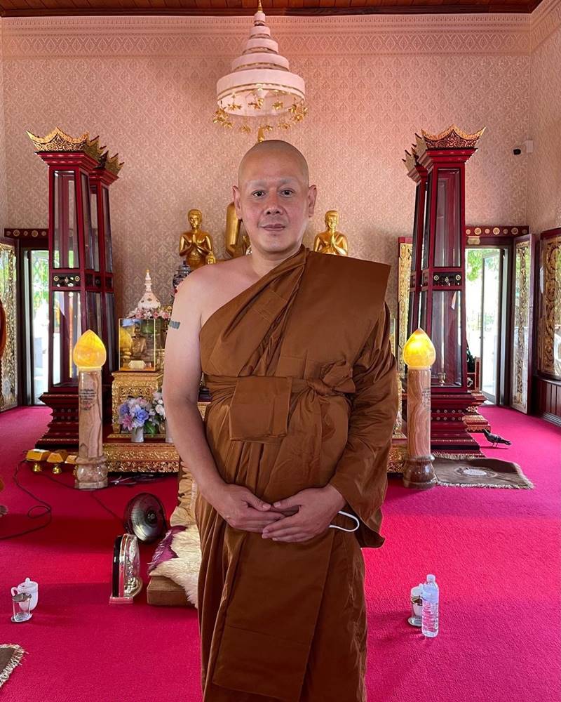 พระเป็ก สัณณ์ชัย