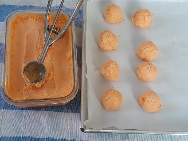 ขนมเปี๊ยะไข่เค็มลาวา