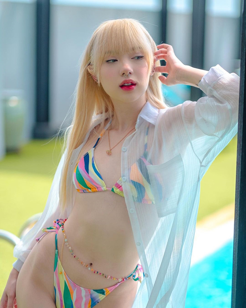 พลอยชมพู บิกินี่