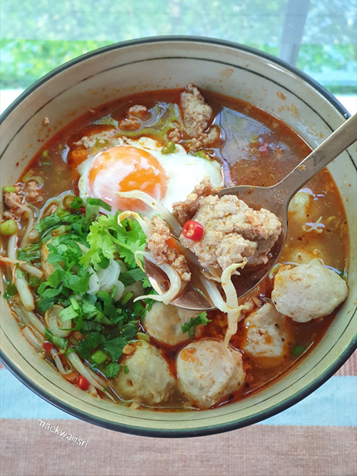 เกาเหลาหมูสับต้มยำ น้ำซุปรสแซ่บเครื่องแน่นเอาใจคนไม่กินเส้น