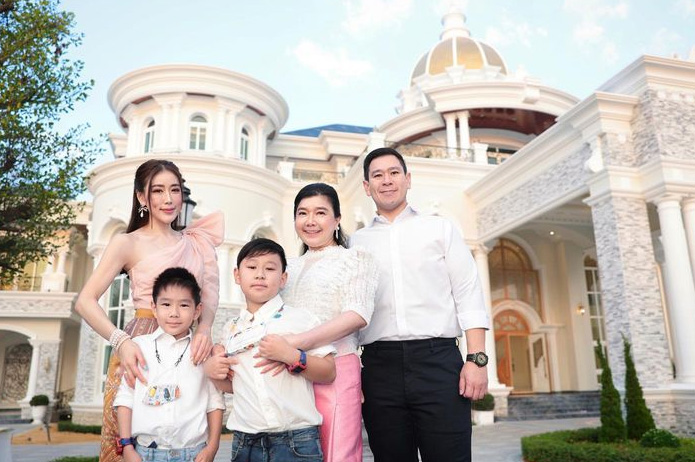 เอิร์น จิรวรรณ
