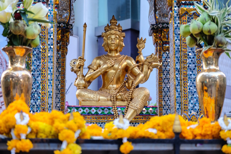 วิธีไหว้ศาลพระพรหม