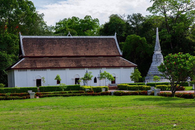 วัดพระธาตุแช่แห้ง