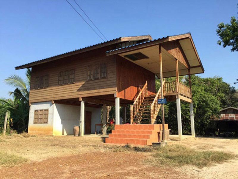 รีโนเวทบ้านสองชั้นครึ่งปูนครึ่งไม้