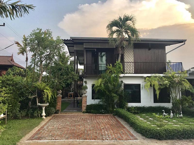 รีโนเวทบ้านสองชั้นครึ่งปูนครึ่งไม้