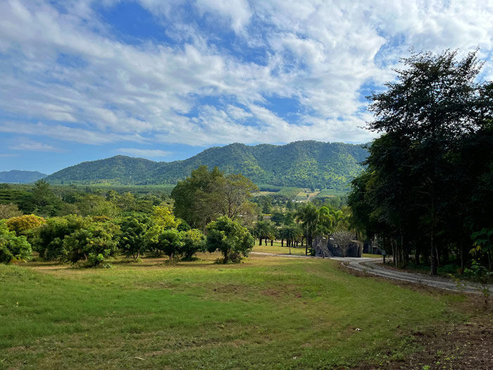 ลานกางเต็นท์อุทัยธานี