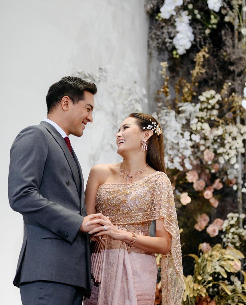 หญิง ตุลย์ แต่งงาน