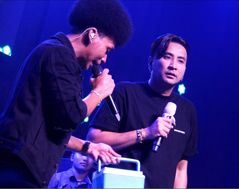 บอล เชิญยิ้ม