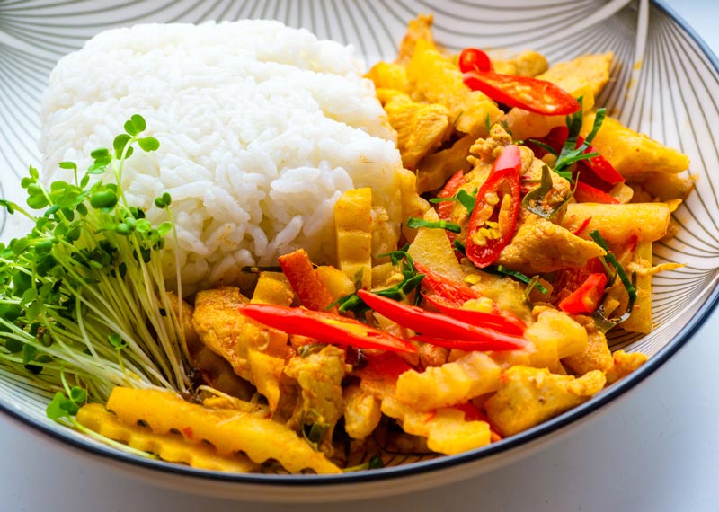 ไก่ผัดเผ็ดยอดมะพร้าวอ่อน