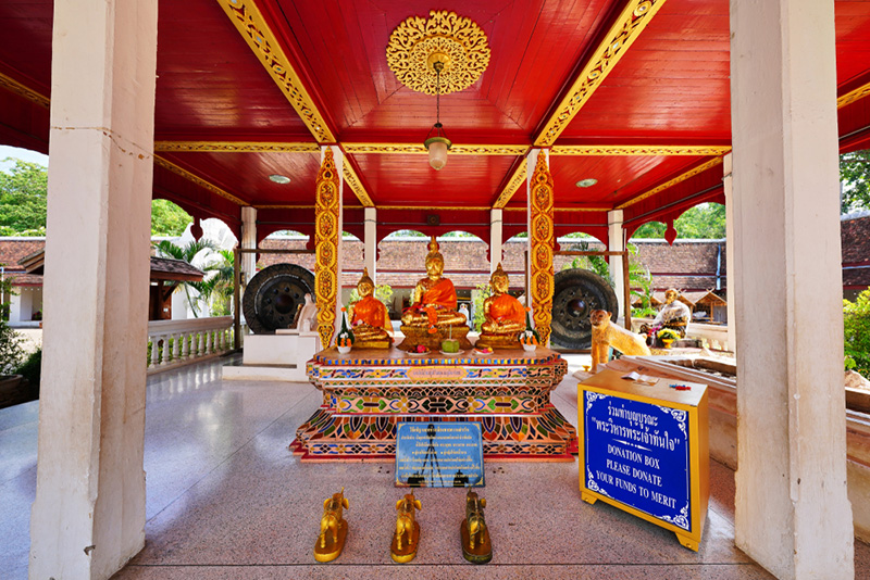 วัดพระธาตุแช่แห้ง