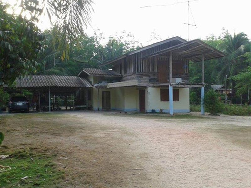 รีโนเวทบ้านสองชั้นครึ่งปูนครึ่งไม้