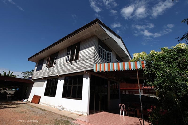 รีโนเวทบ้านสองชั้นครึ่งปูนครึ่งไม้