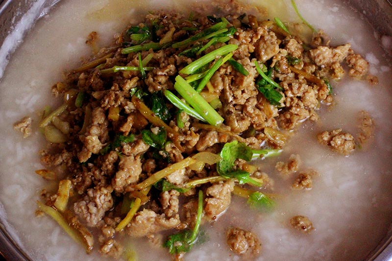 ข้าวต้มหมูสับทรงเครื่อง