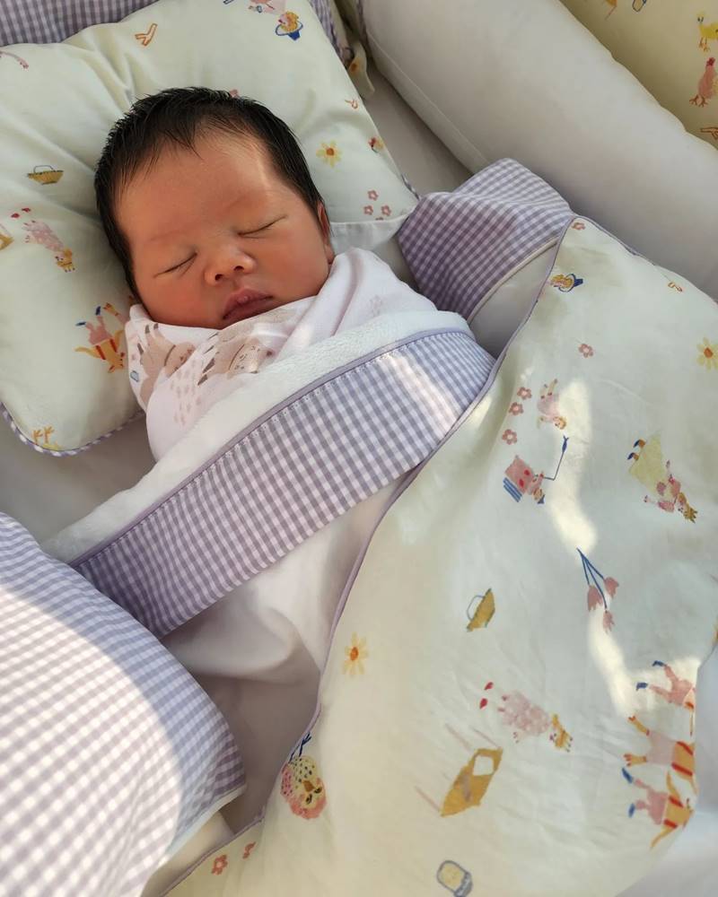 น้องแอบิเกล, ชมพู่ อารยา, ลูกสาว ชมพู่