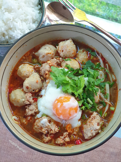 เกาเหลาหมูสับต้มยำ น้ำซุปรสแซ่บเครื่องแน่นเอาใจคนไม่กินเส้น