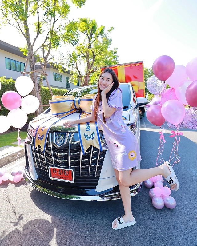 รถหรูดารา