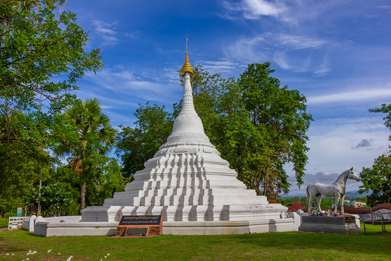 วัดพระธาตุแช่แห้ง