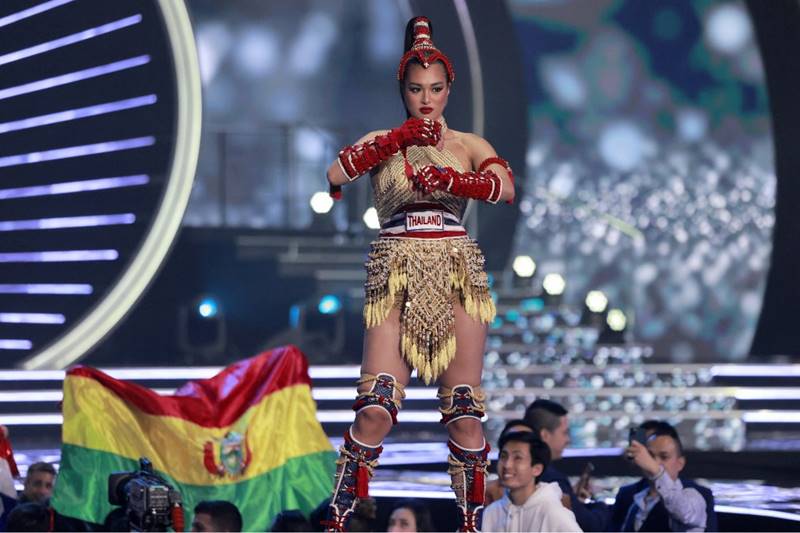 ชุดประจําชาติ miss universe 2021
