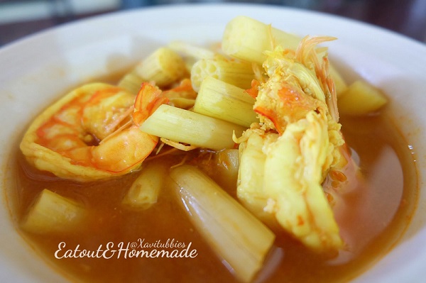 แกงส้มไหลบัวกุ้งสด