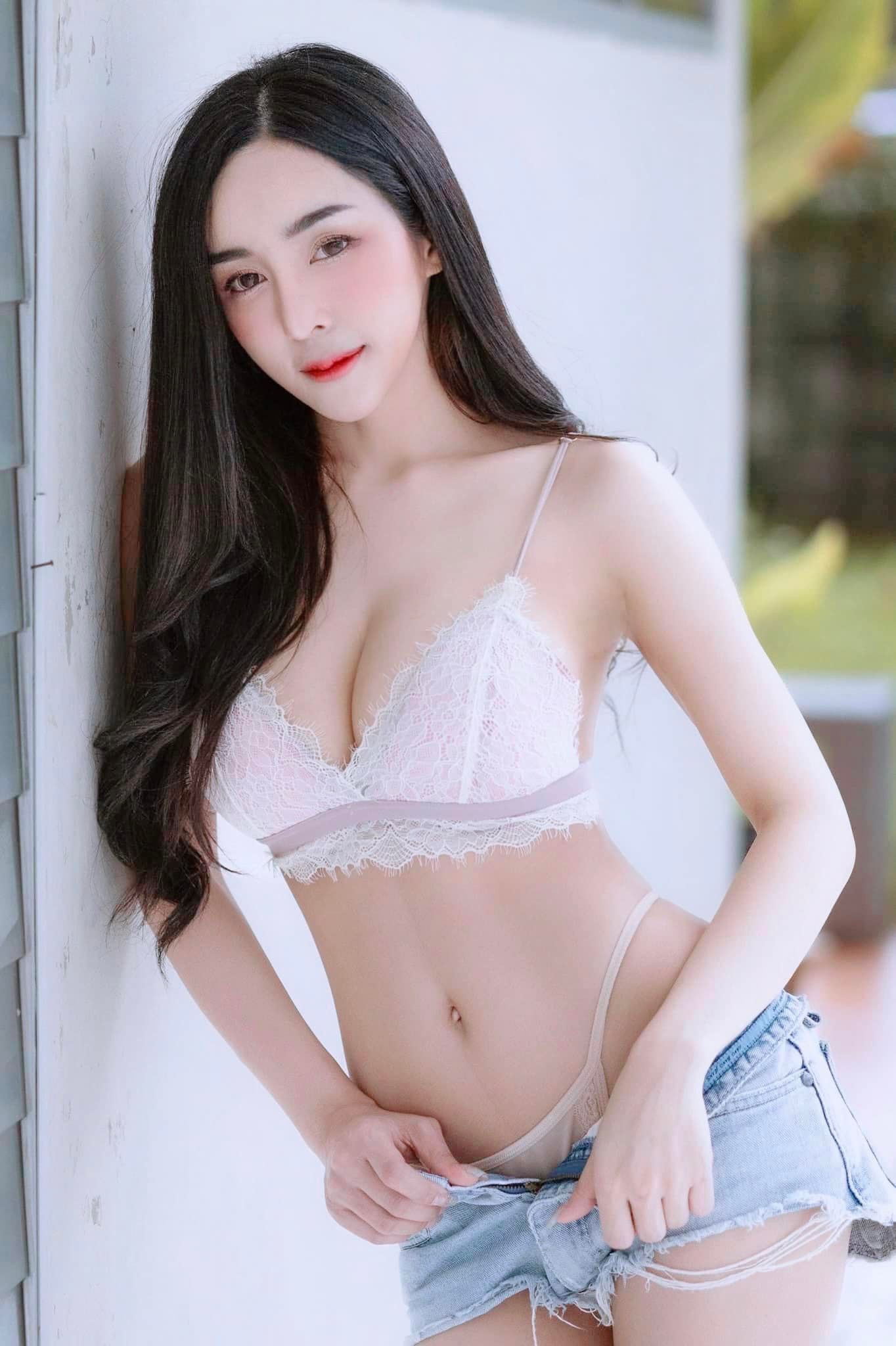 จุ๊บจิ๊บ ภัคมล