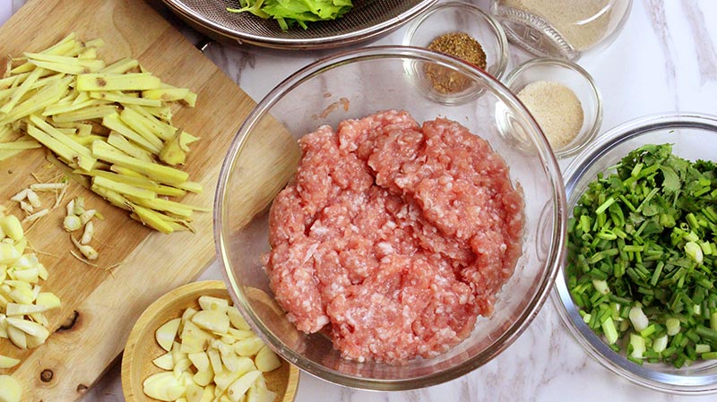 ข้าวต้มหมูสับทรงเครื่อง