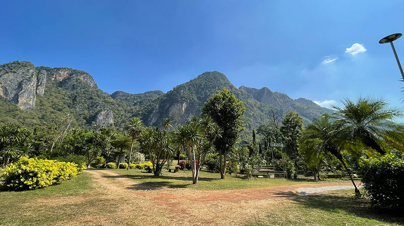 ลานกางเต็นท์อุทัยธานี