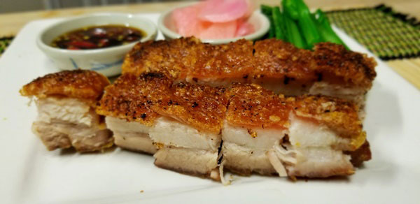 หมูกรอบ