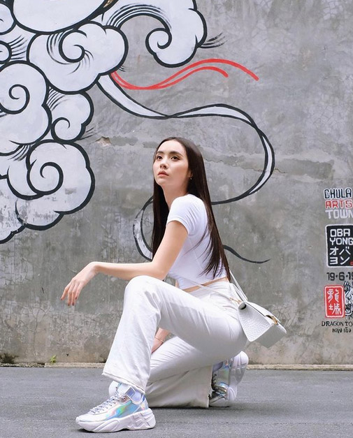 ท่าโพส