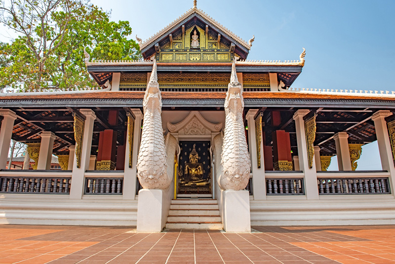 วัดพระธาตุแช่แห้ง