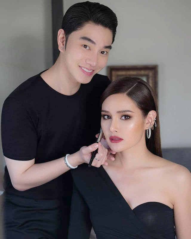 น้องฉัตร, แต่งหน้า