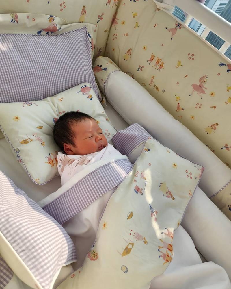 น้องแอบิเกล, ชมพู่ อารยา, ลูกสาว ชมพู่